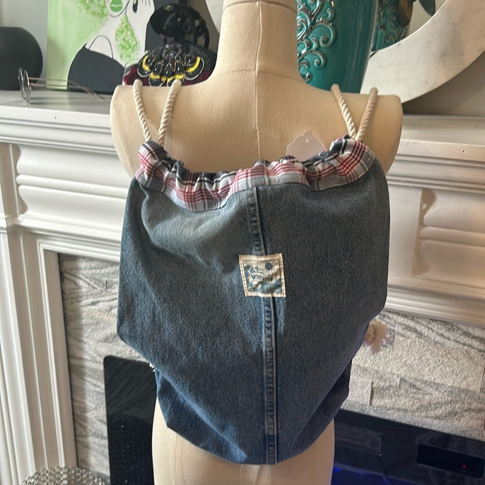 Worth repurposed jean’s backpack can also be used as shoulder bag
